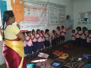 Young children in school uniform,praying
