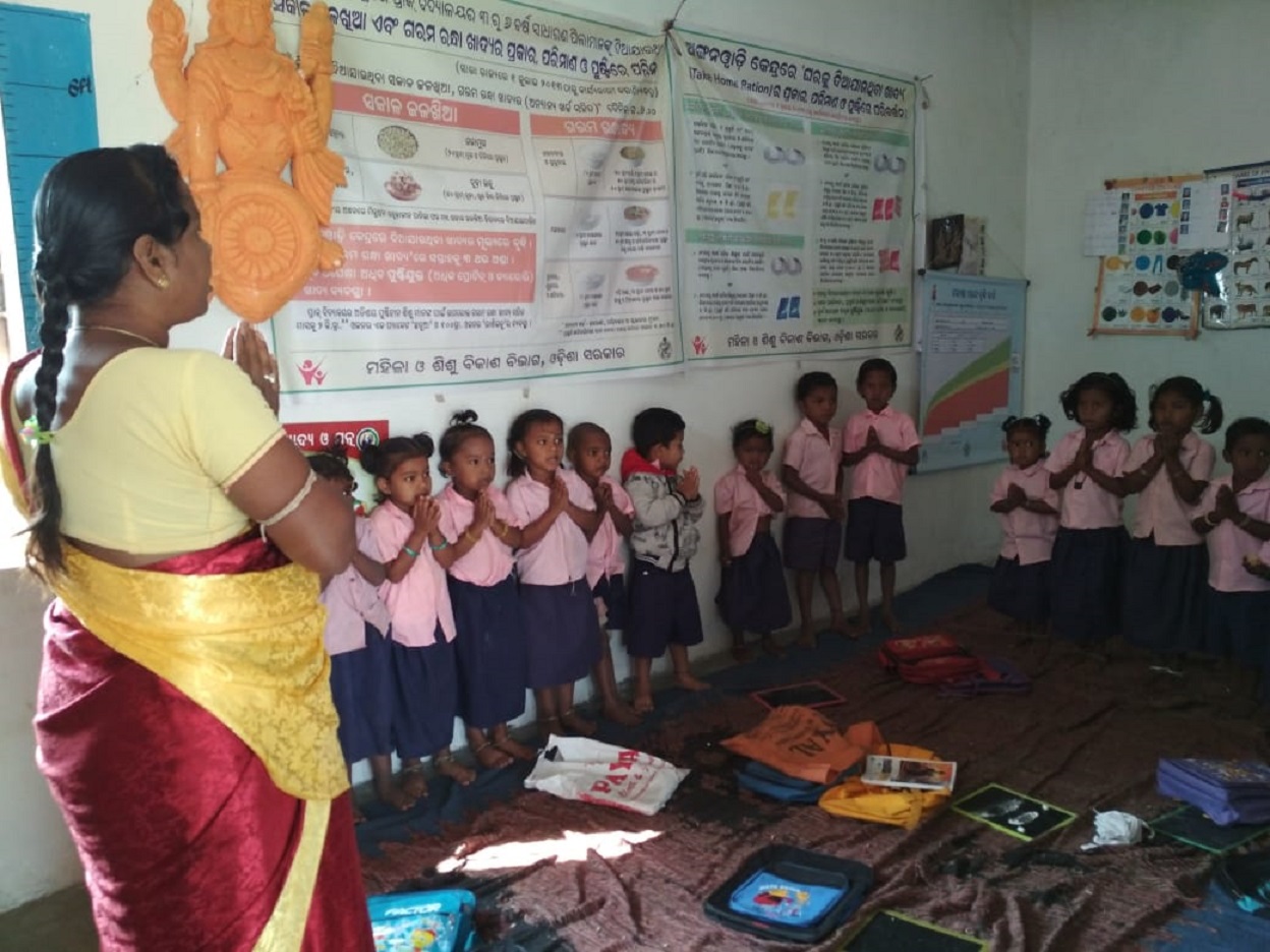 Young children in school uniform,praying