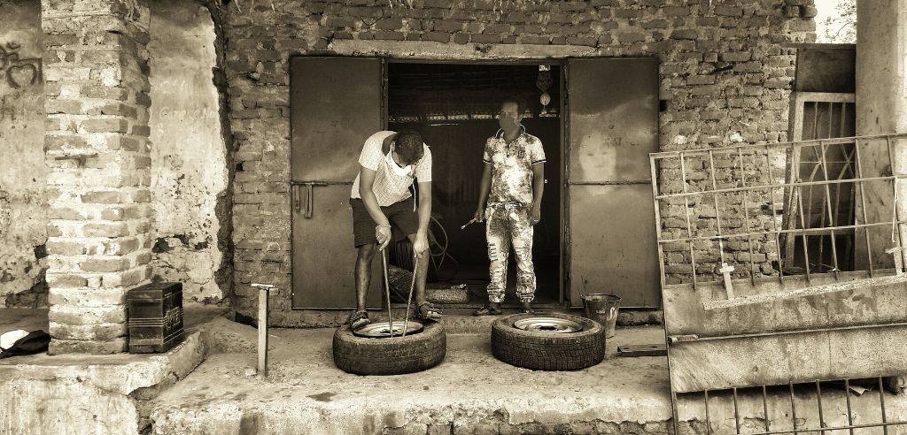 a tyre repair shop in odisha_covid_coronavirus_groundup