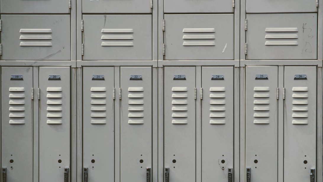 picture of grey lockers-boislockerroom