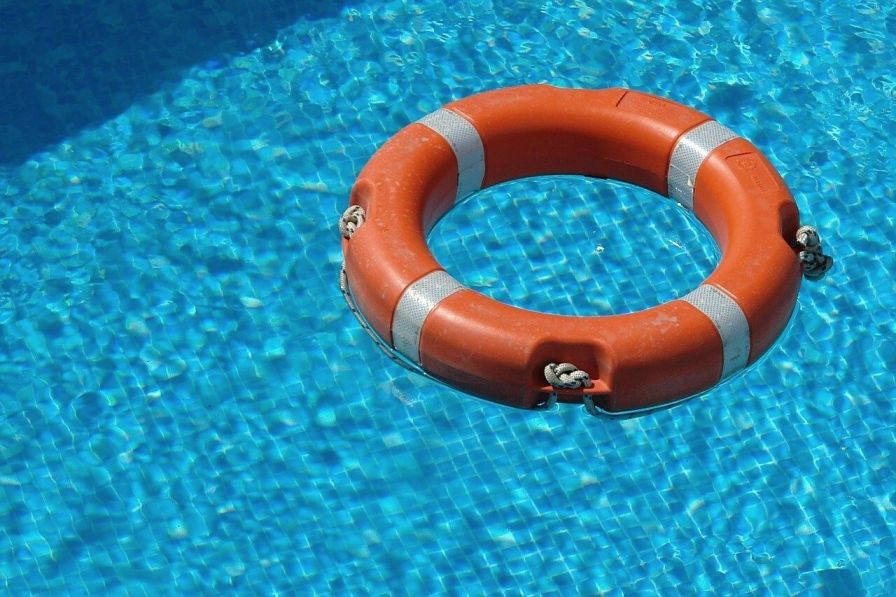 lifesaver in a swimming pool_pixabay