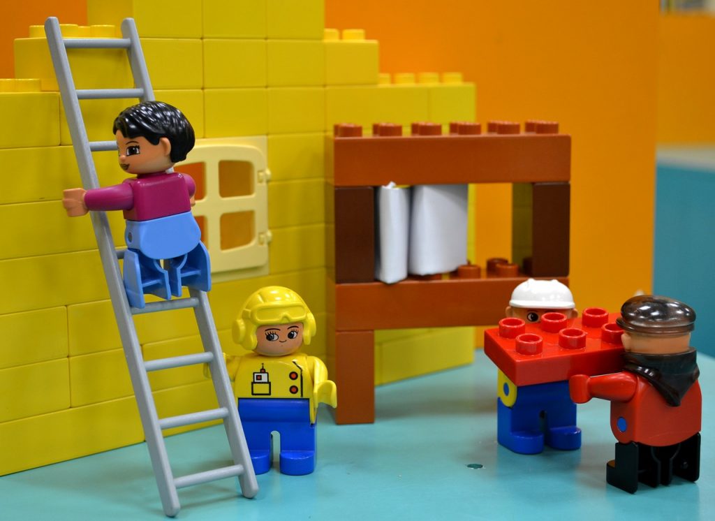 Lego people contructing a building_nonprofit scale_pixabay