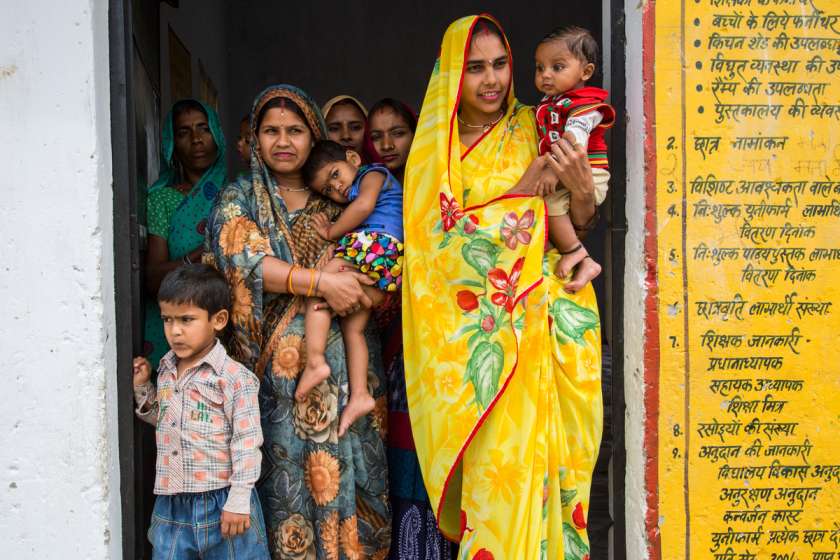 A group of women in Uttar Pradesh with their children_©Bill & Melinda Gates Foundation_Prashant Panjiar