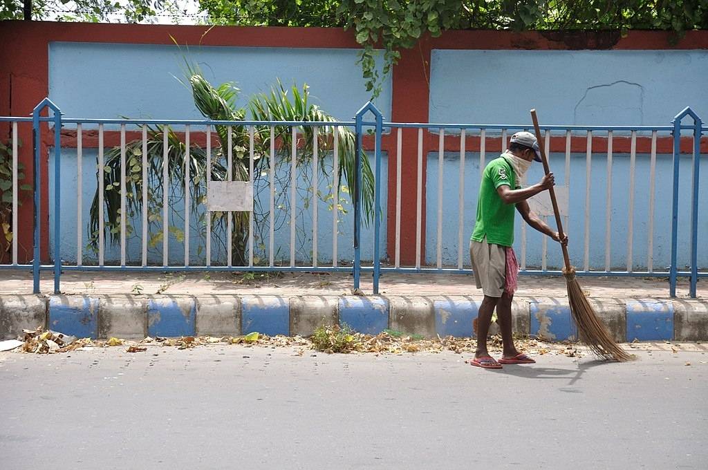 A man sweeping the street-UPSC-manual scavenging