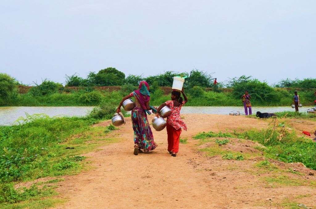 women travelling to collect water in Bhuj_ climate refugees