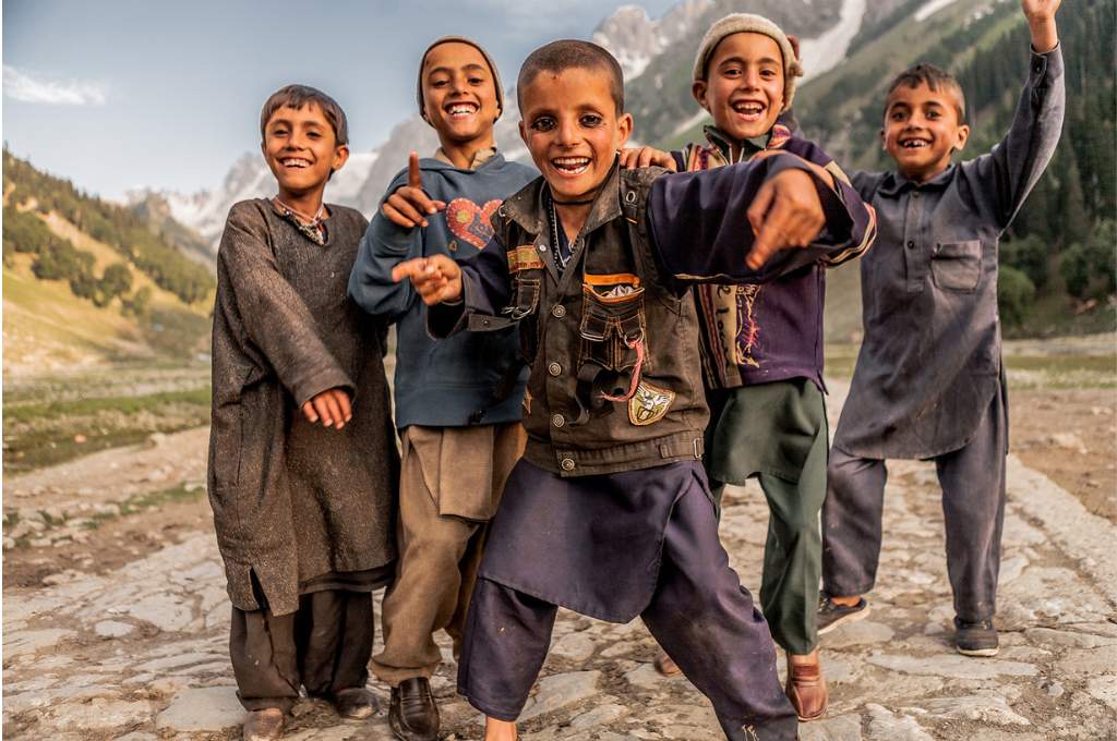 Five kids posing in front of the camera_pastoralists in kashmir