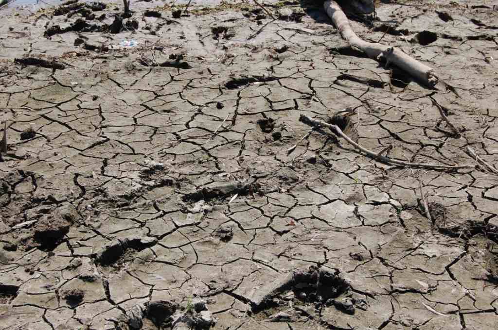 very dry soil--IPCC climate change report
