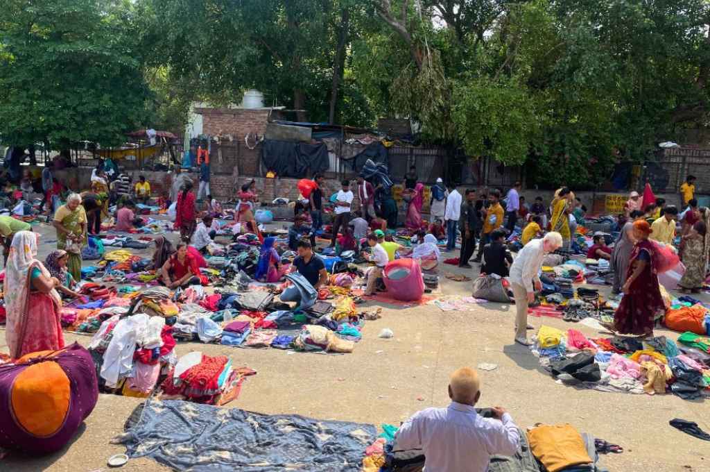 women selling clothes in an outdoor market--pheriwalis