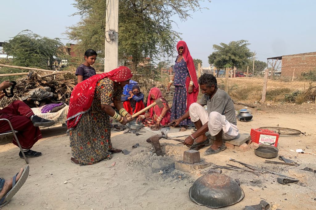 gadia lohars making iron tools-gadia lohar