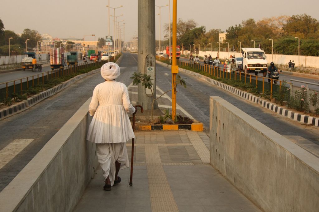 An elderly man walking_elderly care