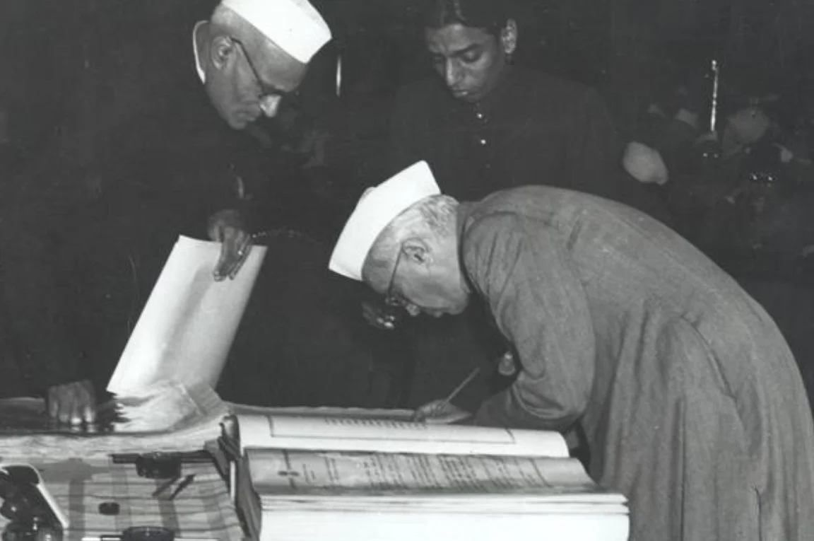 jawaharlal nehru signing the indian constitution