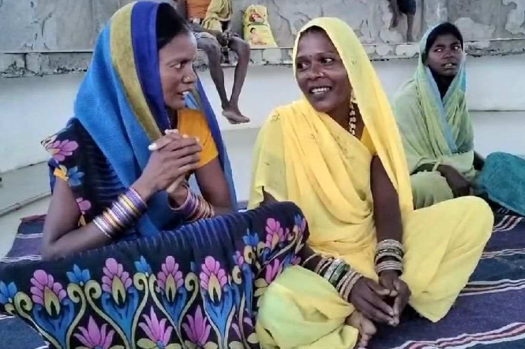 women singing in Chhattisgarh-harvest festival