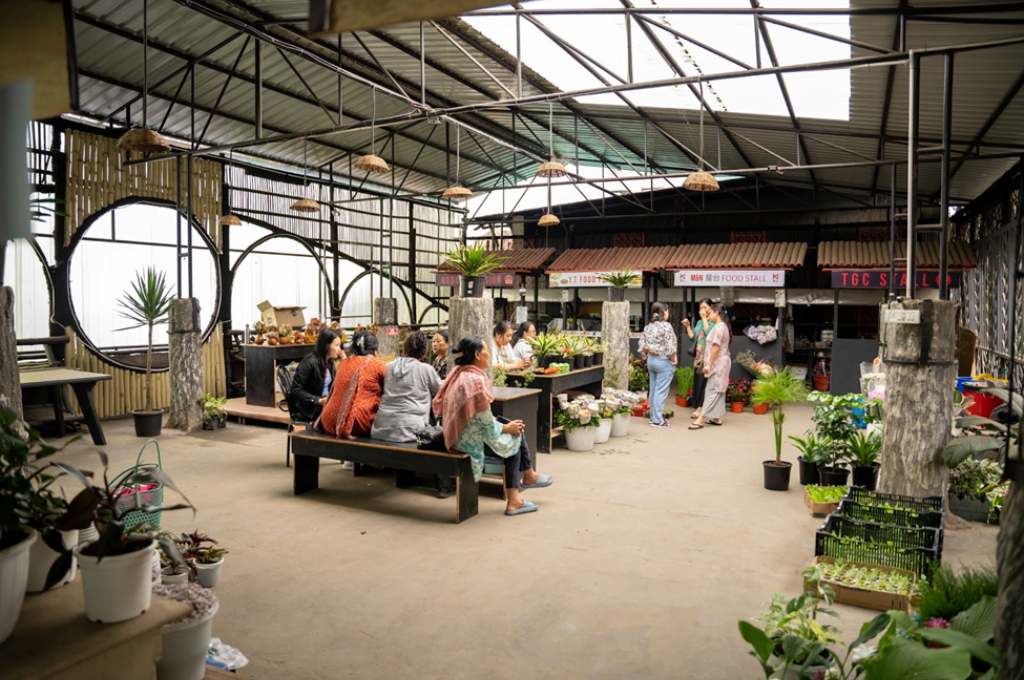 Florists and customers at the farmers’ market-dried flowers