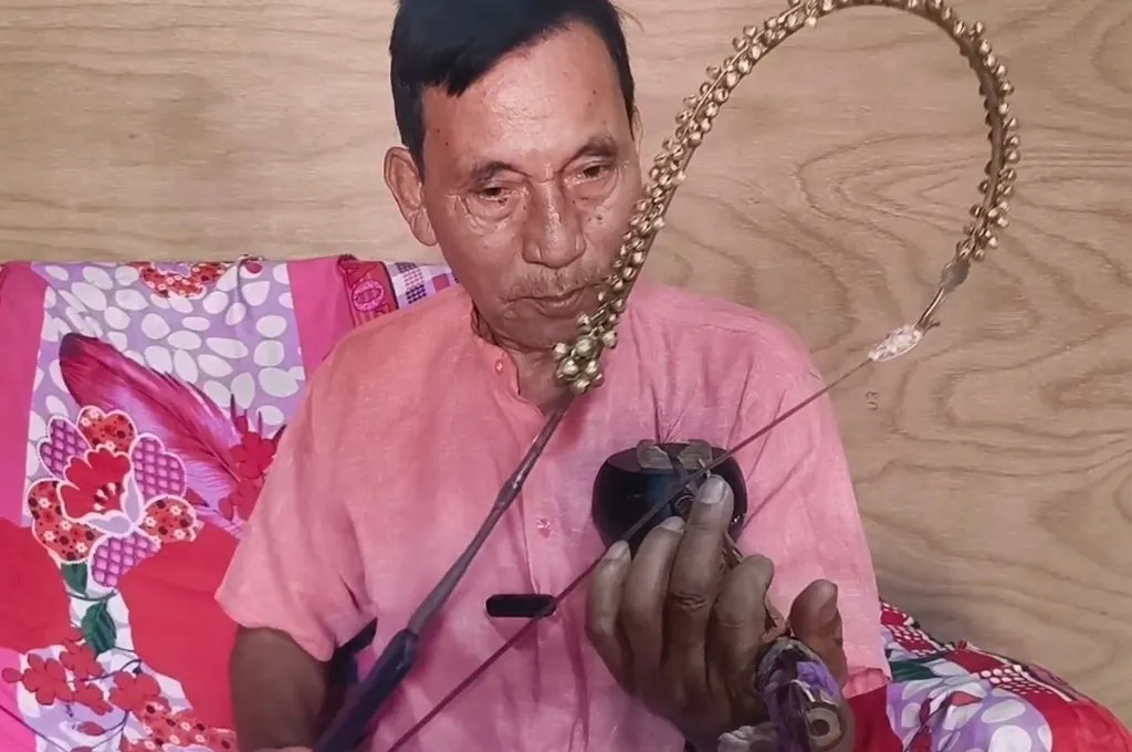 a man playing the pena