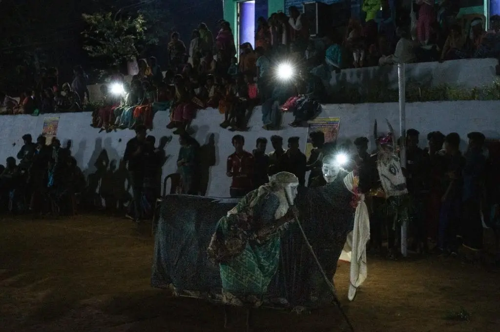 people watching a doddu aatam performance in tamil nadu--irula tribe