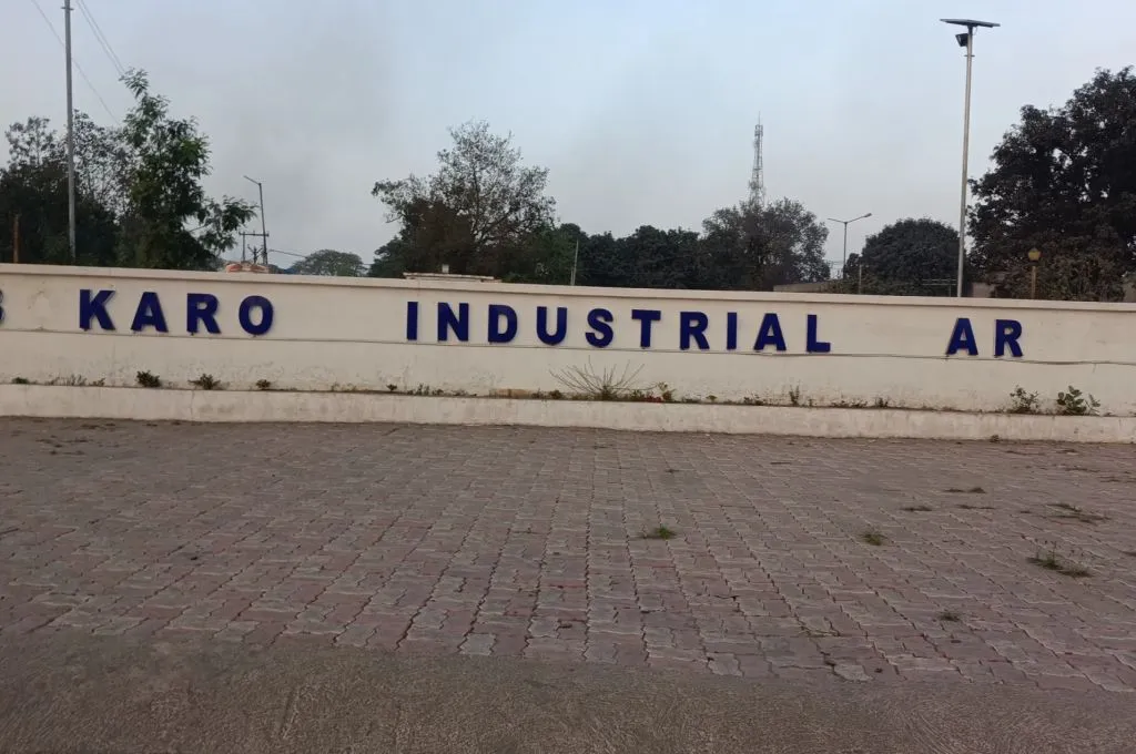 A boundary wall with the words Bokaro Industrial Area with some letters missing. - Bokaro steel industry