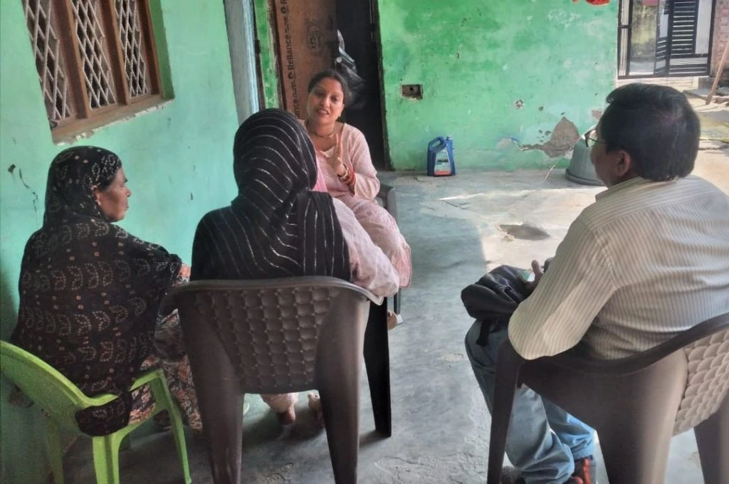 Geeta Shakya talking to three people in Dehradun_mental health stigma 