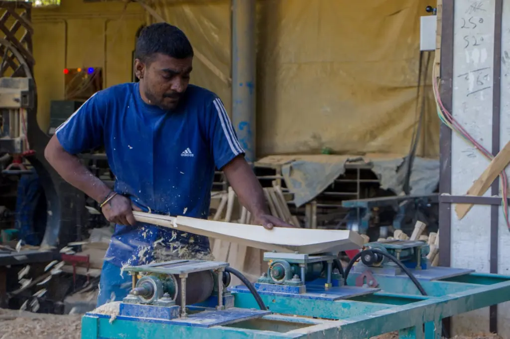 Man shaping cricket bat in workshop_Kashmir Willow